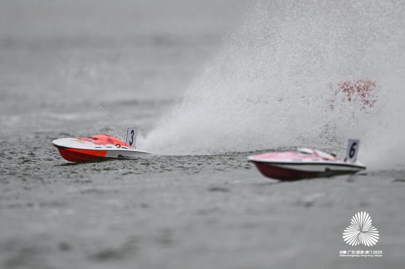 调试与正式, 舞台, 美交融