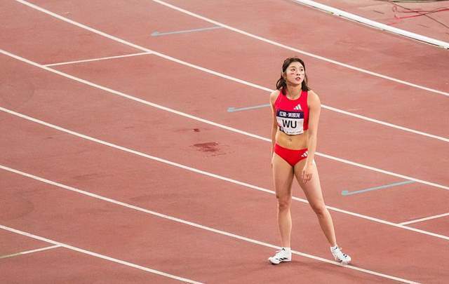 败吴艳妮, 有参加世锦, 每参加一场